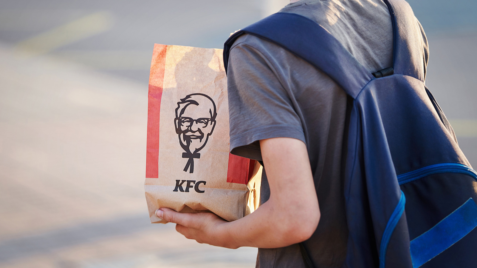 <a href="https://www.foodrepublic.com/2202690/2000s-kfc-kids-laptop-meals/" target="_blank">The 2000s KFC Kids’ Meal That’s Dripping With Nostalgia</a>
