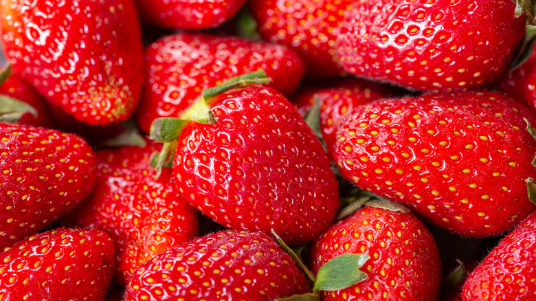 A pile of ripe strawberries