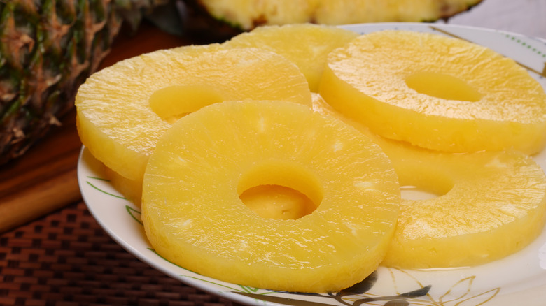 Sliced pineapple rings