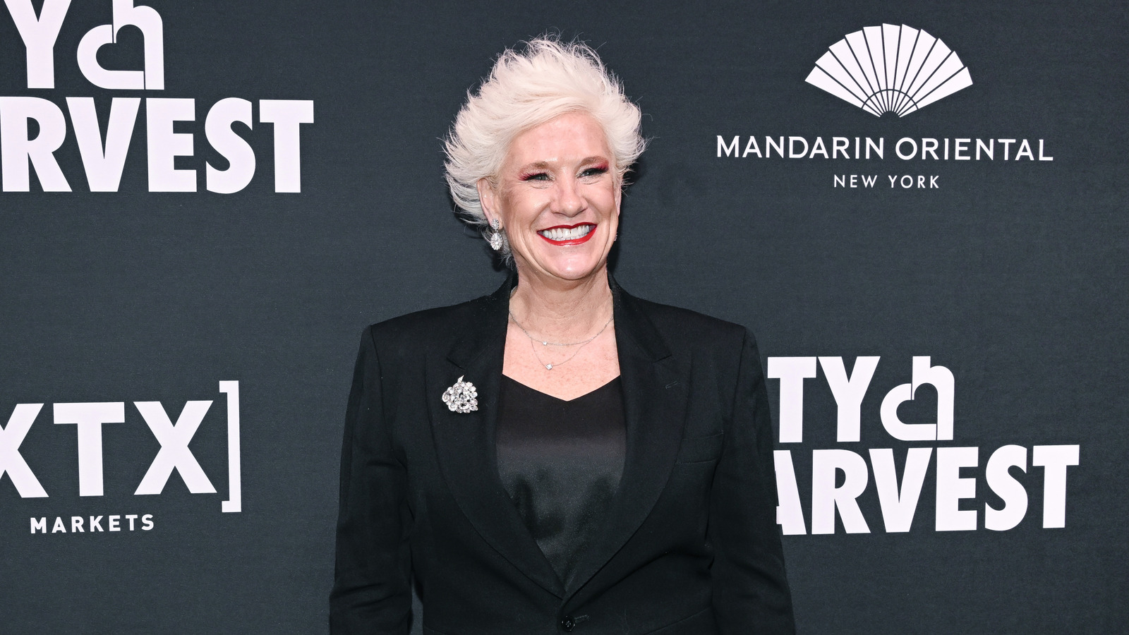 <a href="https://www.foodrepublic.com/2070379/anne-burrell-chicken-noodle-soup-three-ingredients/" target="_blank">The 3 Simple Ingredients Anne Burrell Used To Elevate Chicken Noodle Soup</a>