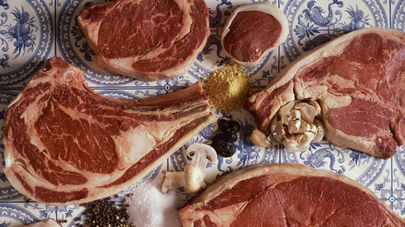 The 5 Biggest Steaks You Can Order At Chain Steakhouses