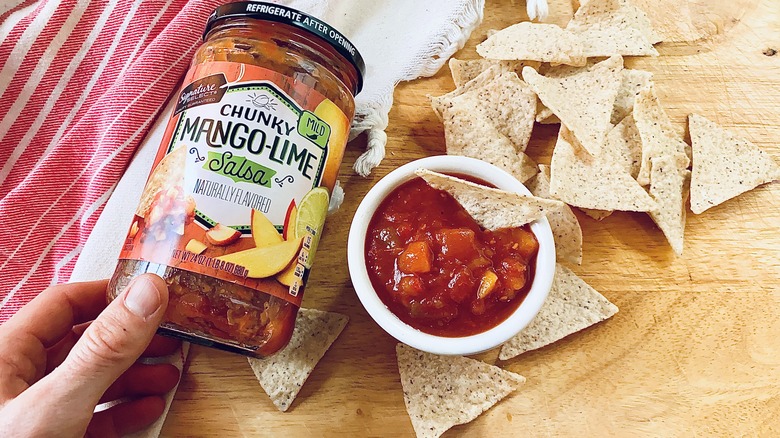 Signature Select Chunky Mango-Lime Mild Salsa