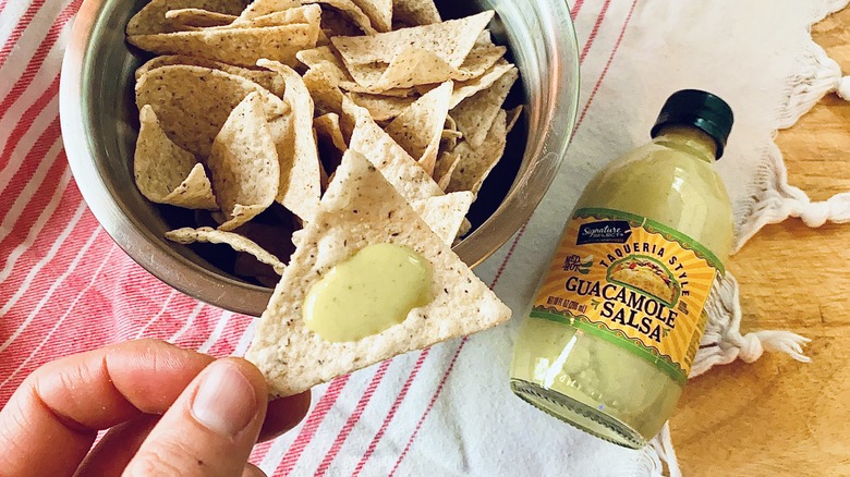 Signature Select Taqueria Style Guacamole Salsa