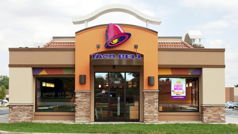 The exterior of a Taco Bell restaurant