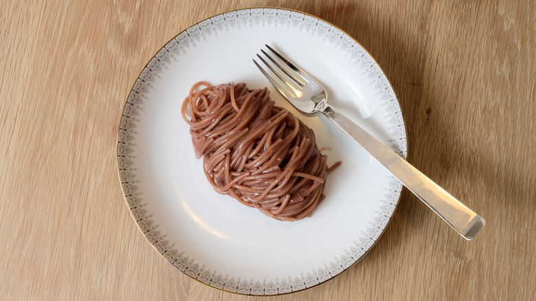 Drunken spaghetti on a plate with a fork