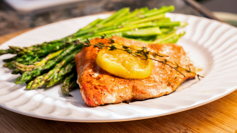 Salmon filet on a plate with asparagus