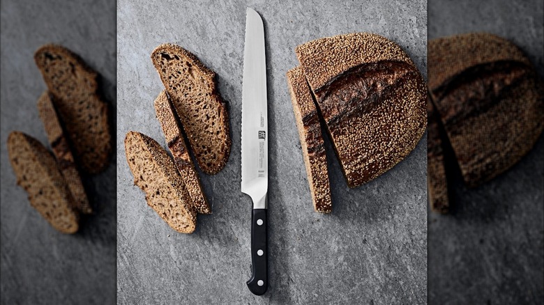 Zwilling Pro 9-inch Z15 Serrated knife