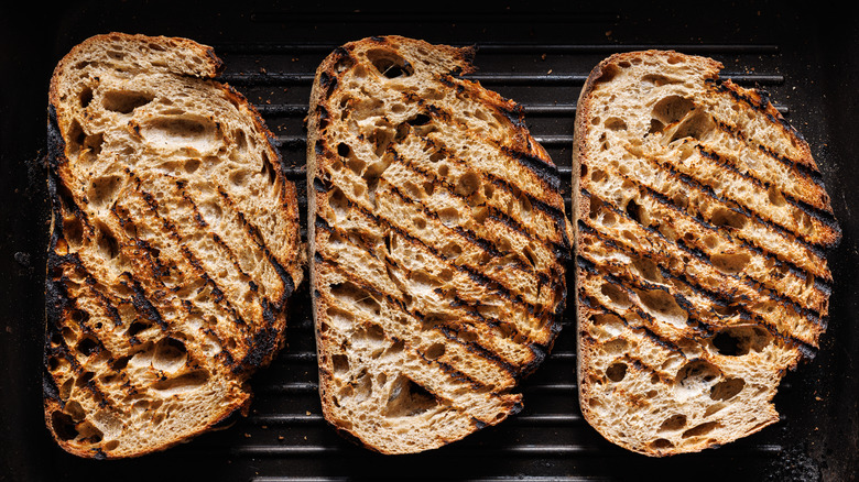 toasted bread on grill pan