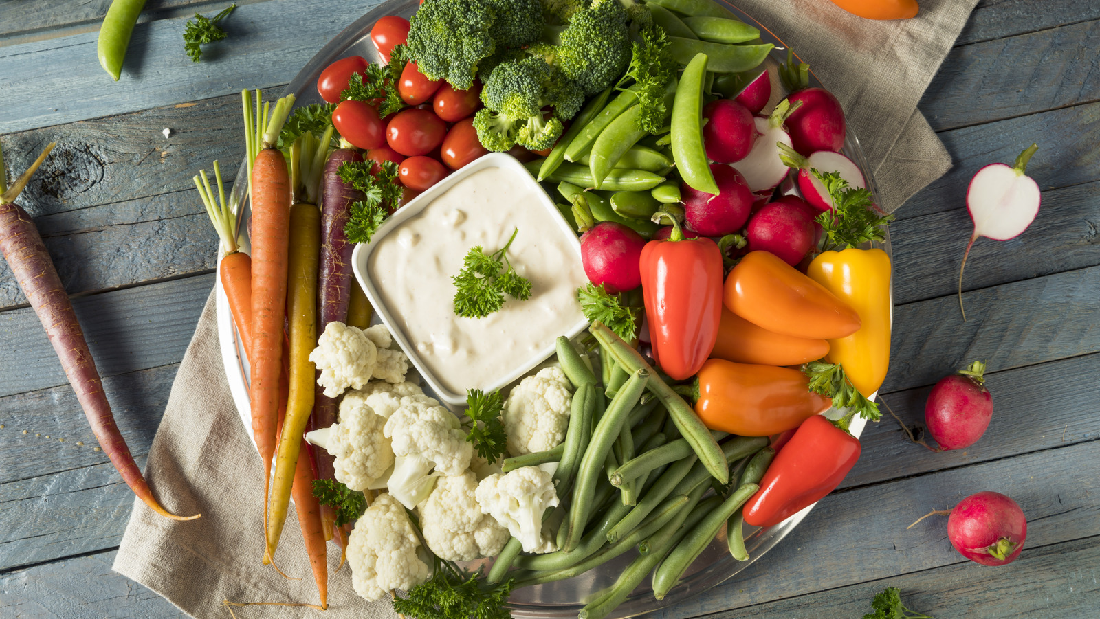 <a href="https://www.foodrepublic.com/1775874/difference-relish-tray-vs-crudites-platter/" target="_blank">The Actual Difference Between A Relish Tray And A Crudités Platter</a>
