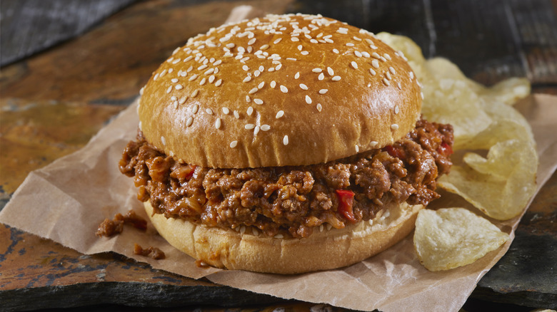 Sloppy joe served with chips