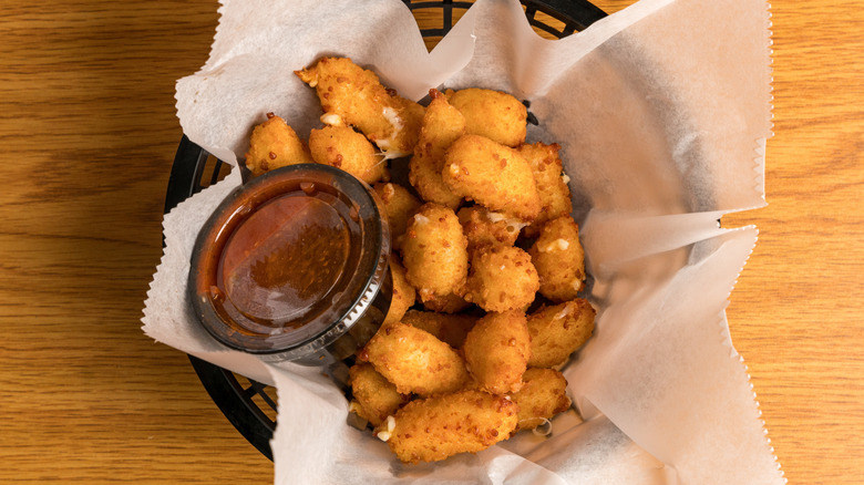 Fried cheese curds with marinara sauce