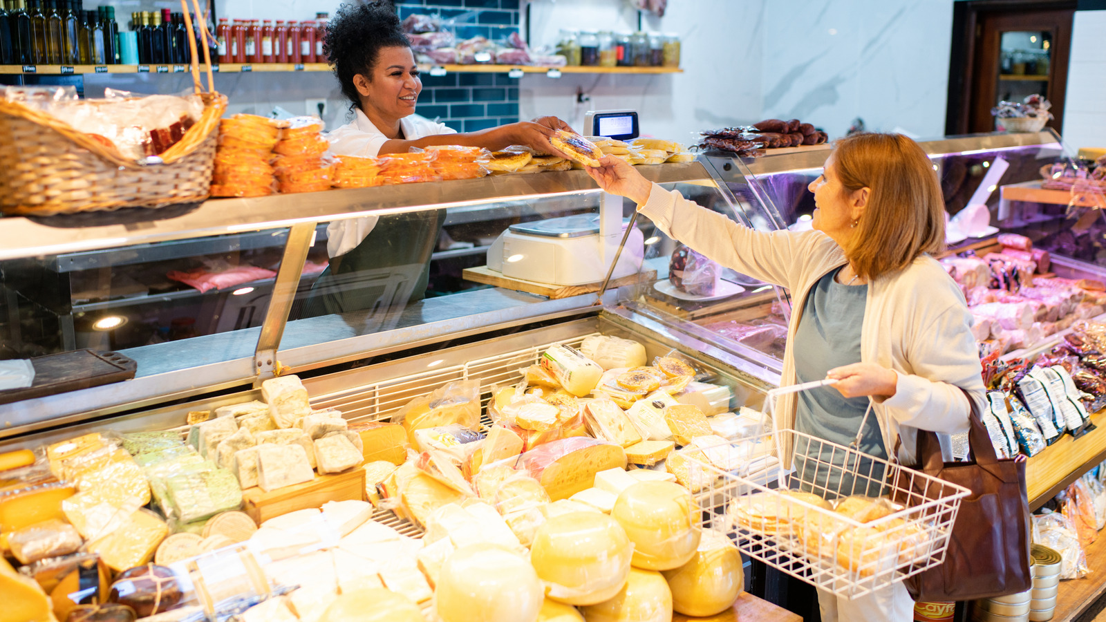 <a href="https://www.foodrepublic.com/1966577/cheese-consumed-average-american-per-year/" target="_blank">The Amount Of Cheese Consumed By The Average American Per Year Seems Astronomical</a>