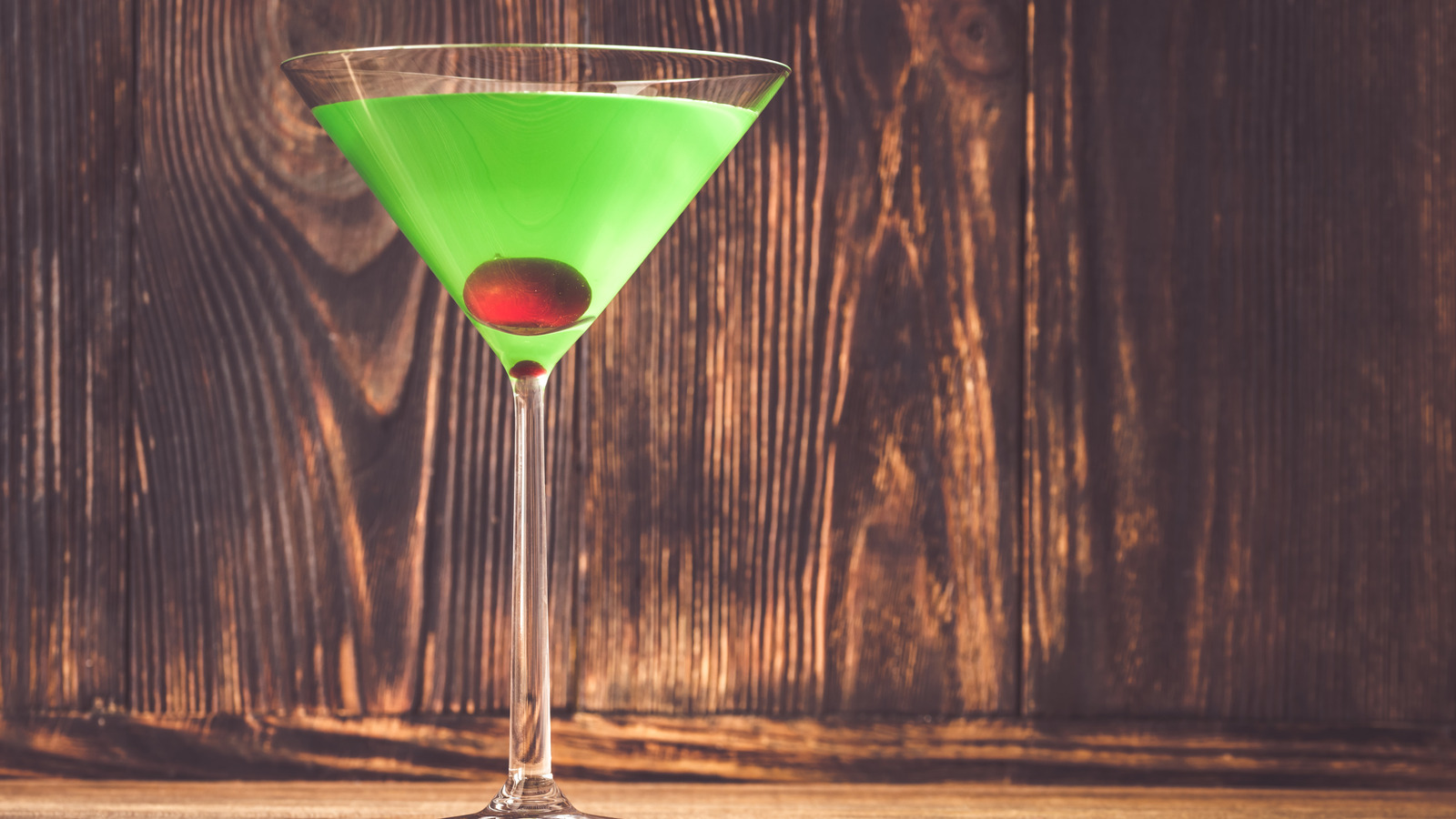 <a href="https://www.foodrepublic.com/1729915/japanese-slipper-cocktail-origins/" target="_blank">The Australian Origins Of The Japanese Slipper Cocktail</a>