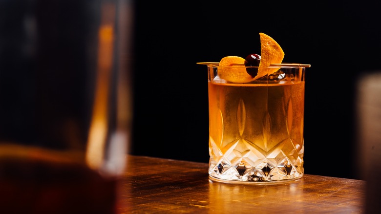 old fashioned cocktail