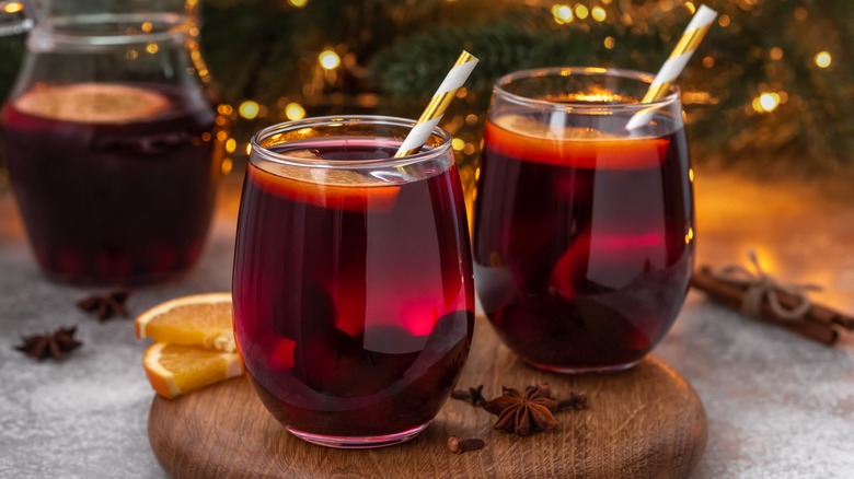 glasses of mulled wine