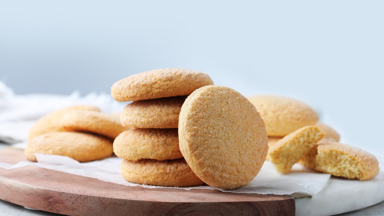 plate of butter cookies