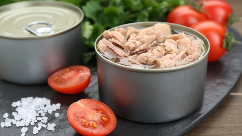 cans of tuna with tomatoes