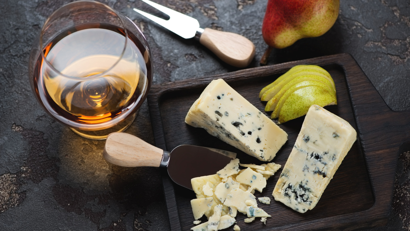 <a href="https://www.foodrepublic.com/1741364/best-cheeses-pair-cognac/" target="_blank">The Best Cheeses To Snack On While Enjoying Cognac</a>