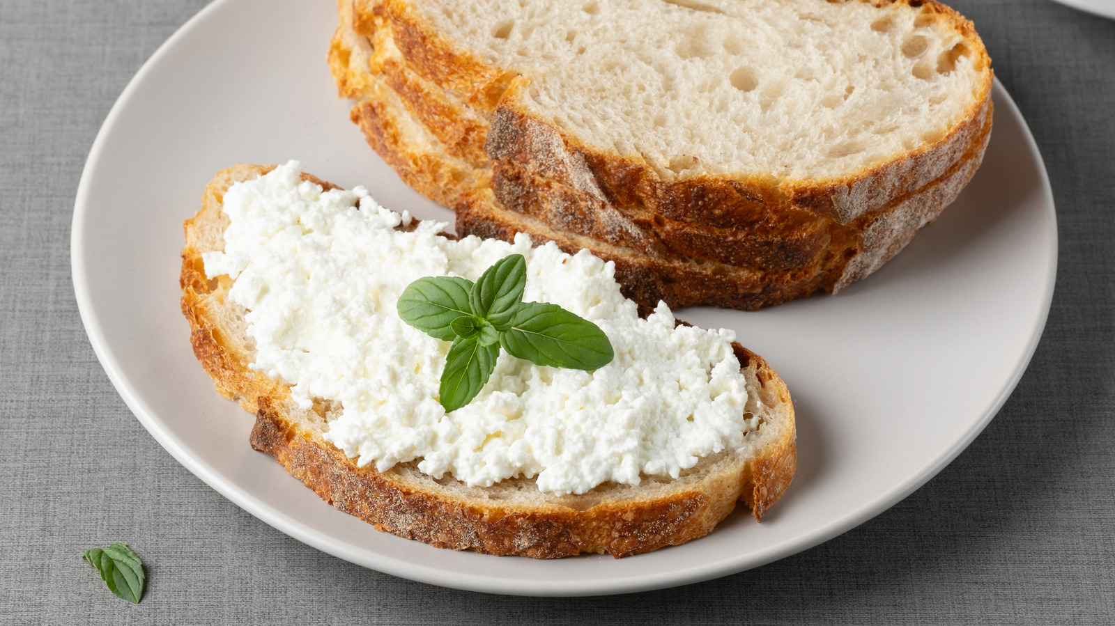 <a href="https://www.foodrepublic.com/2146991/whip-cottage-cheese-better-texture/" target="_blank">The Best Cottage Cheese Trick To Try If The Texture Isn’t Your Thing</a>