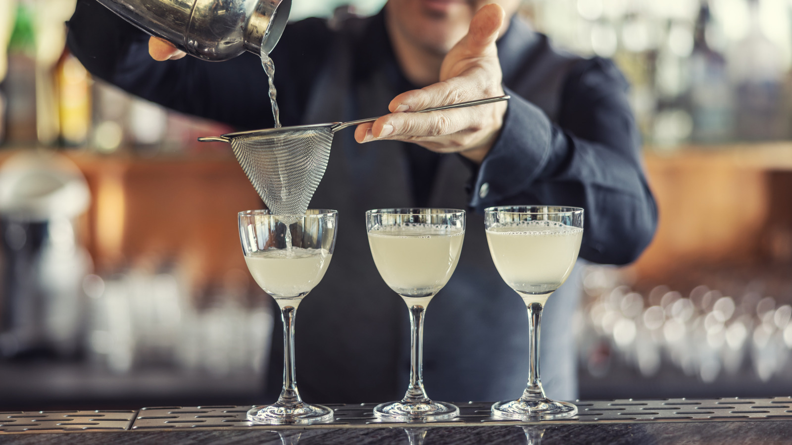 <a href="https://www.foodrepublic.com/1914861/how-garnish-classic-gimlet/" target="_blank">The Best Garnish For Your Gimlet Is A Zesty Classic</a>