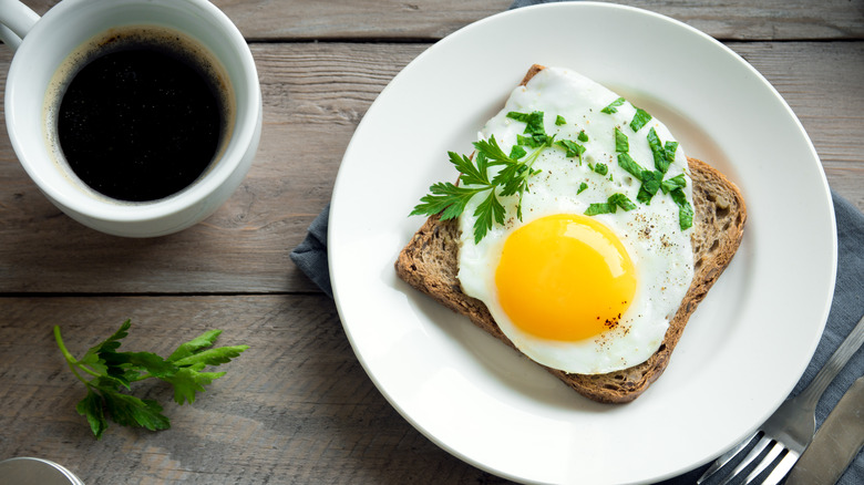 sunny side up egg on toast