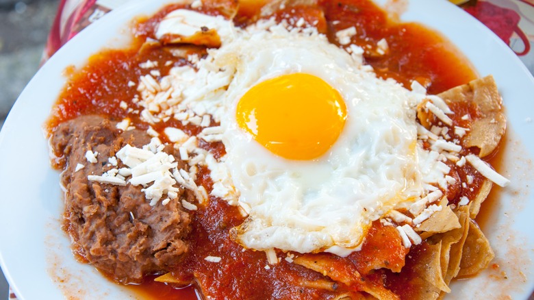 salsa ranchera on huevos rancheros