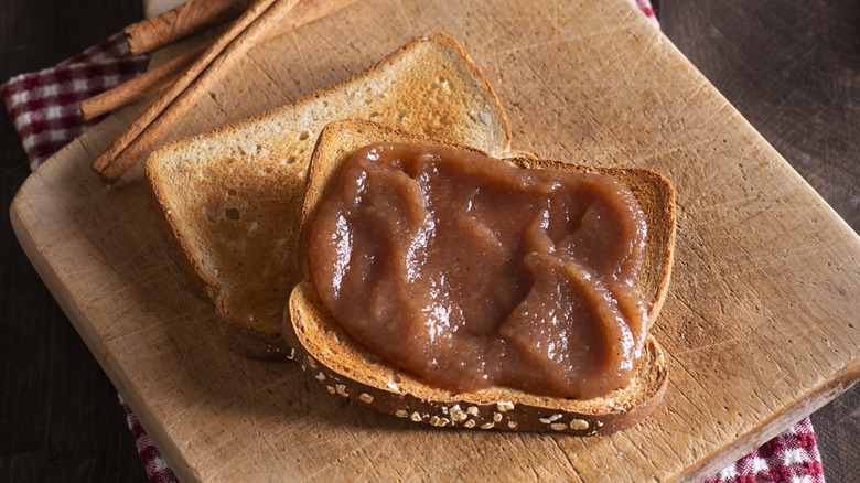 apple butter in jar with toast and apples