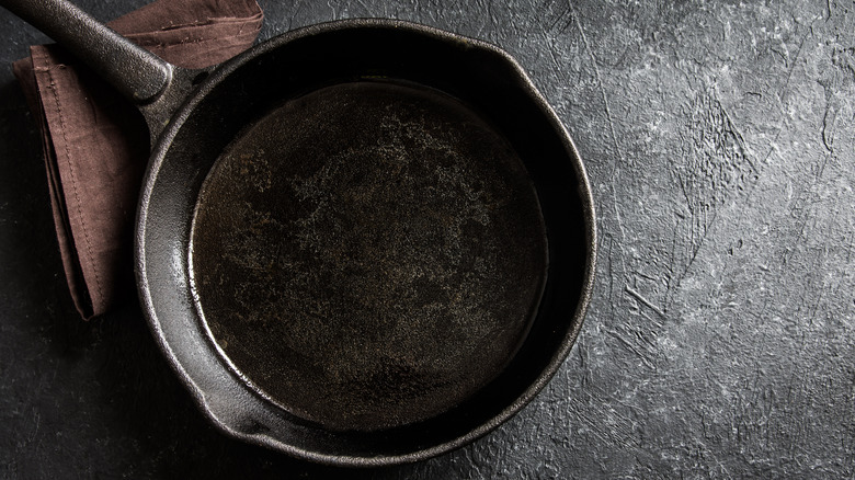 well seasoned cast iron skillet