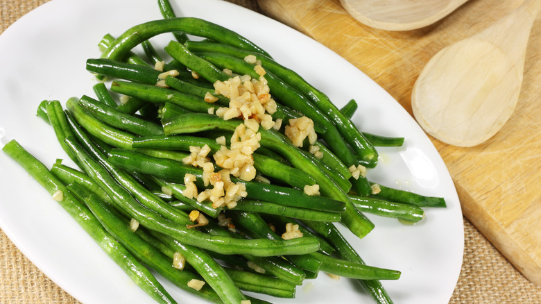 green beans on a serving platter