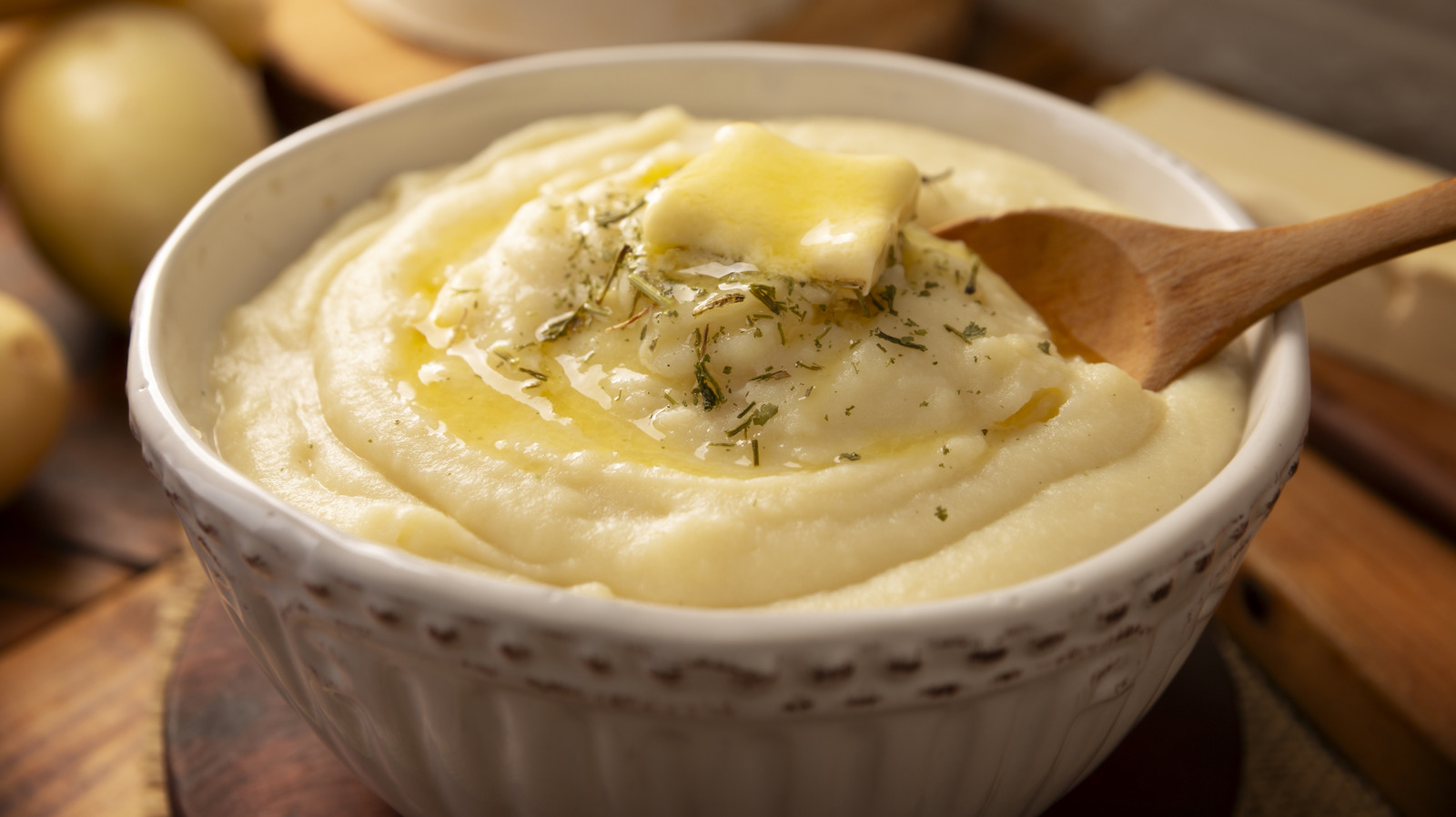 The Best Way To Prepare Mashed Potatoes For Maximum Flavor