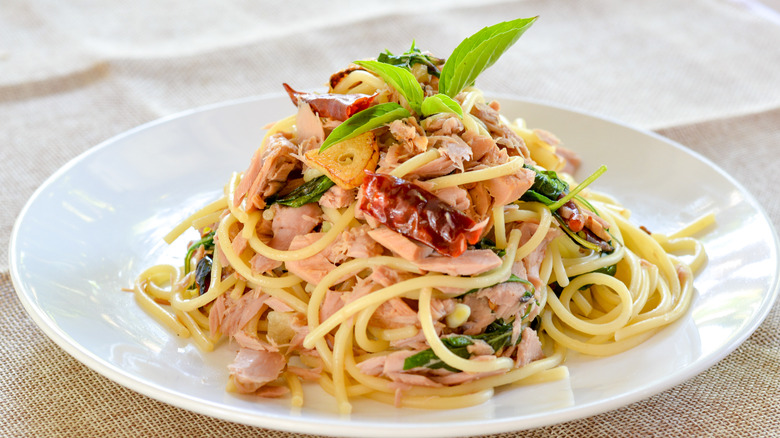 spaghetti with sweet basil