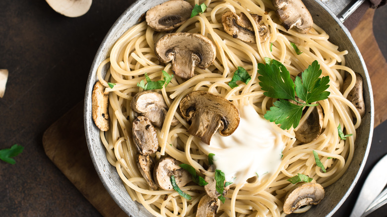creamy spaghetti with mushrooms