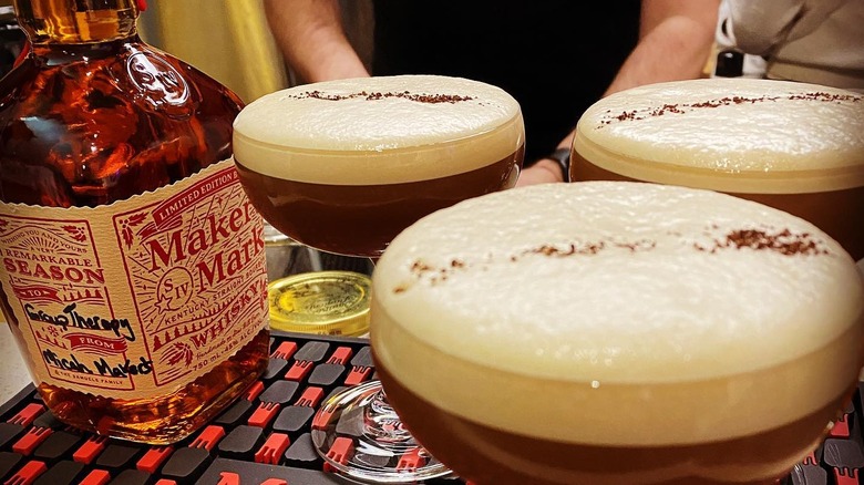 makers mark bottle and cocktails