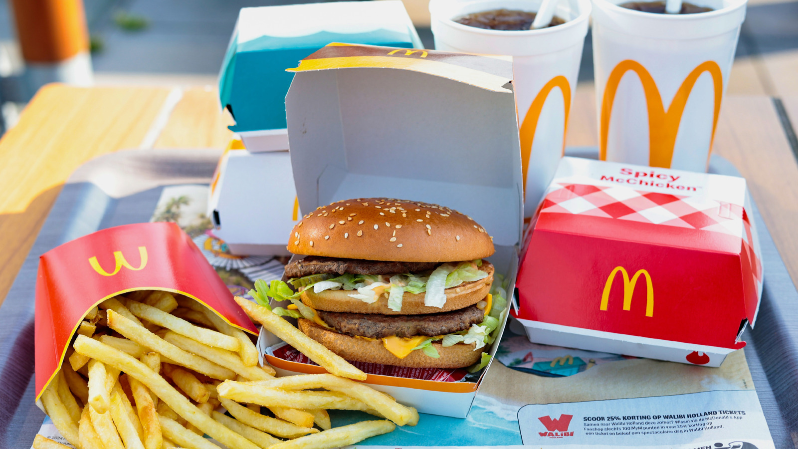 <a href="https://www.foodrepublic.com/1869151/walmart-with-mcdonalds-restaurant/" target="_blank">The Big Box Store Where You Can Sometimes Find A Full McDonald’s Restaurant Inside</a>
