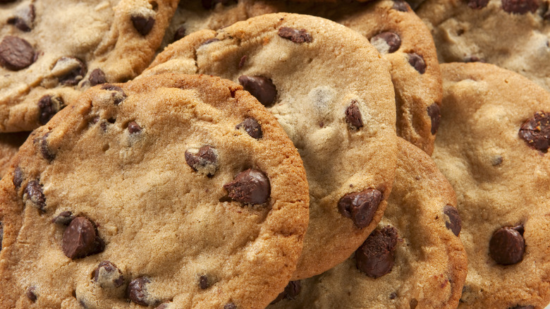 Cookies in a pile