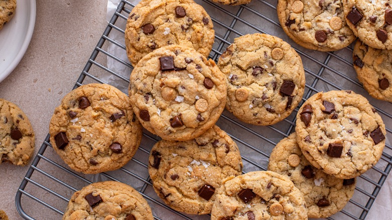 Cookies on cooling rack