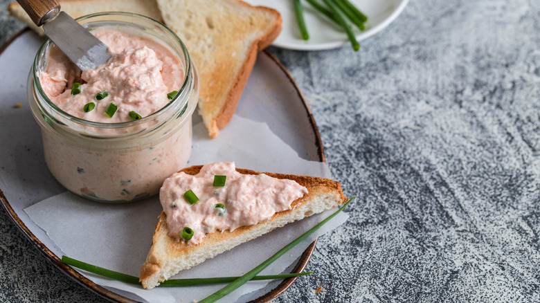 Smoked salmon dip on bread