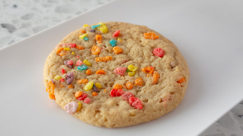 photo of a fruity pebbles cookie