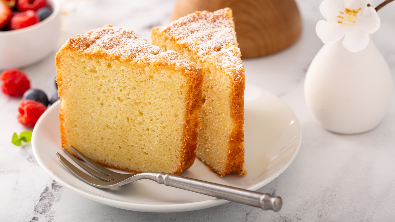 <a href="https://www.foodrepublic.com/1985468/pound-cake-secret-ingredient-flavorful/" target="_blank">The Bubbly Secret Ingredient For Extra-Flavorful Pound Cake</a>