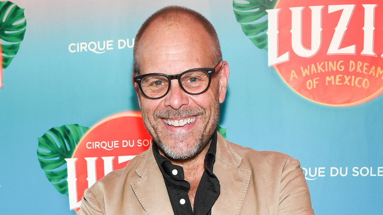 Alton Brown smiling at Cirque du Soleil event