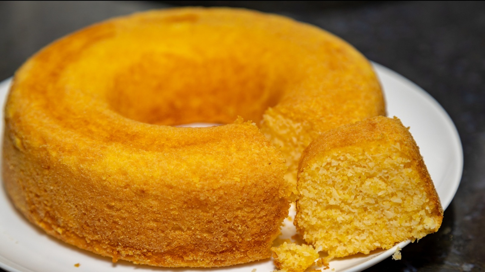 The Can Hack That Turns A Cake Pan Into A Bundt Pan