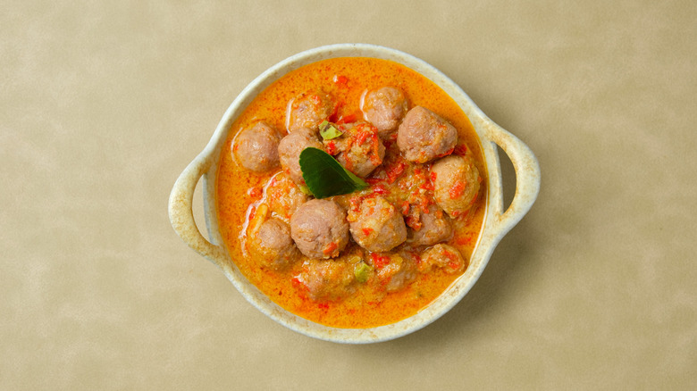 Meatballs in coconut curry.