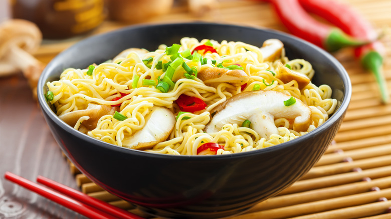 instant noodles with mushrooms