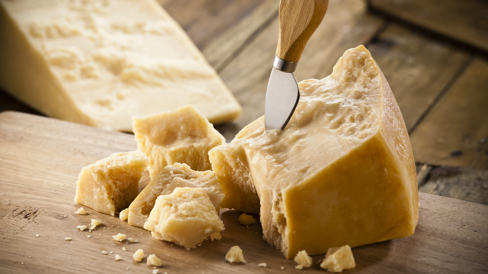 <a href="https://www.foodrepublic.com/2208345/skip-sprinkling-parmesan-cheese-italian-seafood-meals/" target="_blank">The Case For Not Sprinkling Parmesan Cheese On Italian Seafood Meals</a>