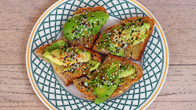 Squeezing lime on avocado toast