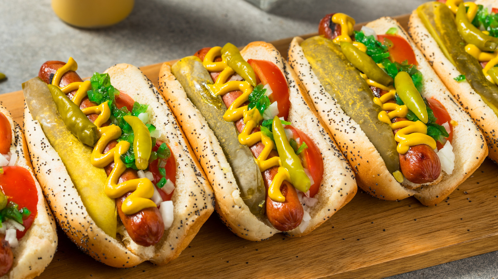 <a href="https://www.foodrepublic.com/1955513/underrated-chicago-style-hot-dog-variation-char/" target="_blank">The Chicago-Style Hot Dog Variation That Deserves More Credit</a>