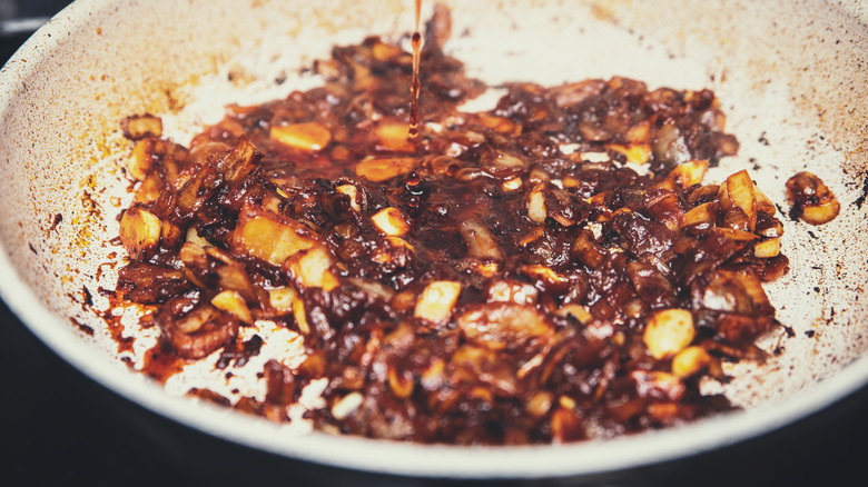 deglazing skillet