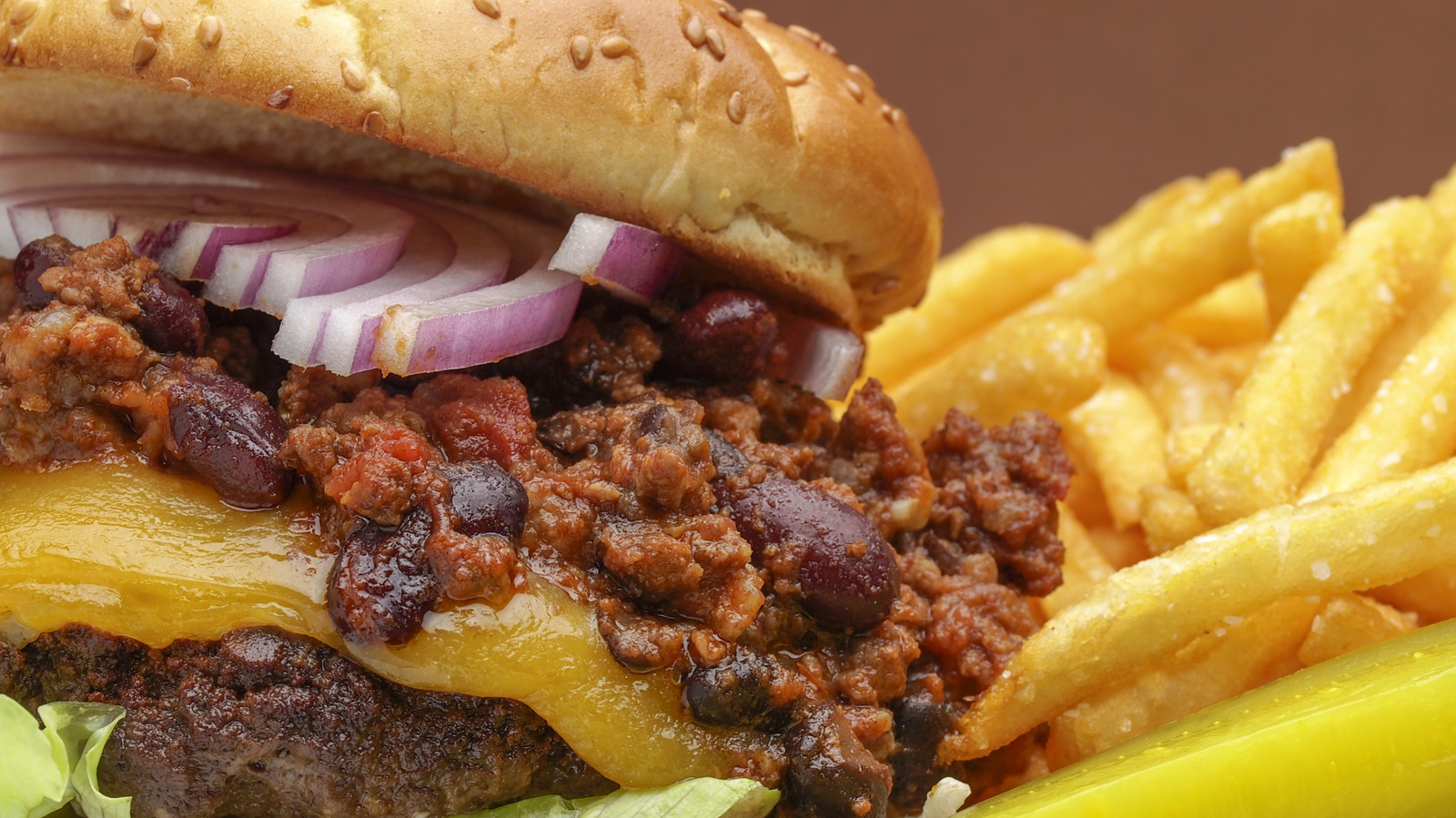 <a href="https://www.foodrepublic.com/2198040/chili-smothered-fast-food-chain-mississippi-wards/" target="_blank">The Chili-Smothered Fast Food Chain That’s Only In Mississippi</a>