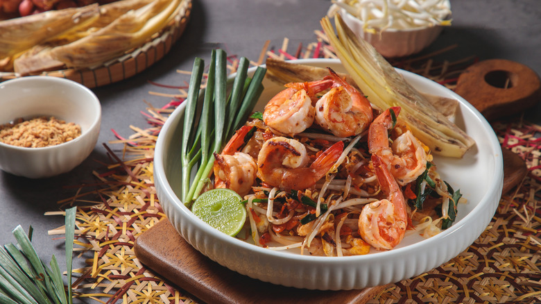 A Pad Thai in a bowl.