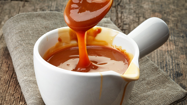caramel sauce in white pot